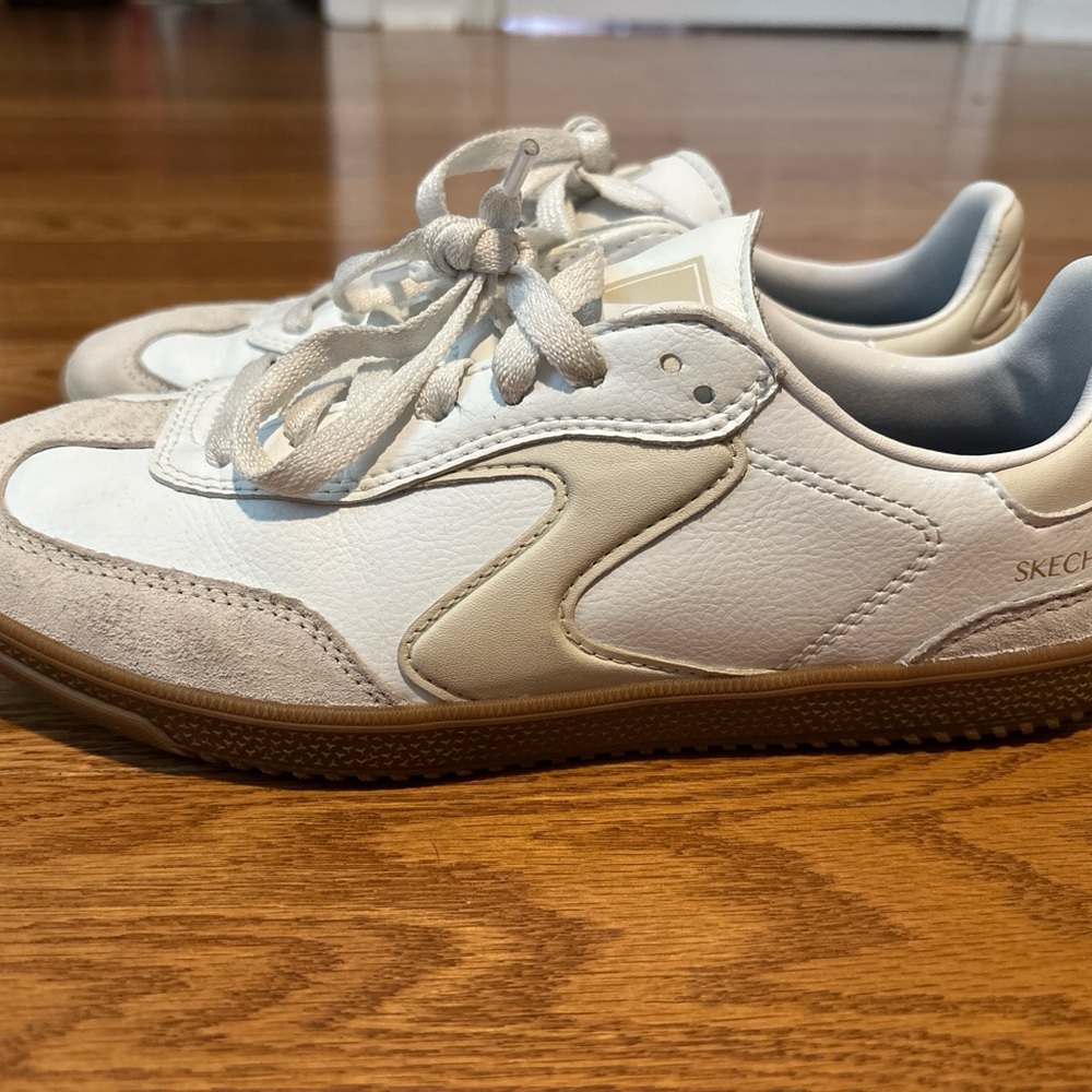 Skechers White & Tan Low-Profile Casual Sneakers